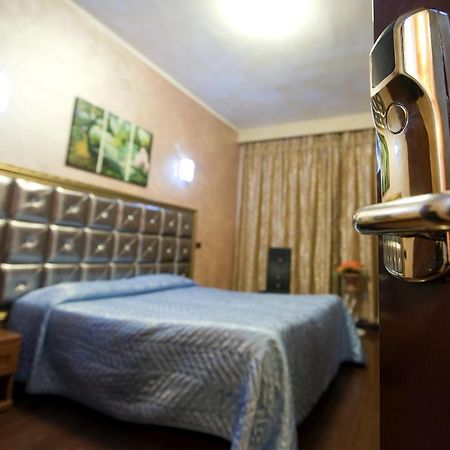 Hotel Bengasi Moncalieri Habitación foto