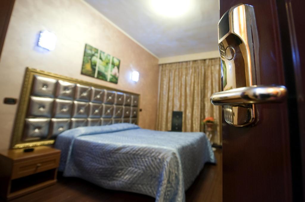Hotel Bengasi Moncalieri Habitación foto